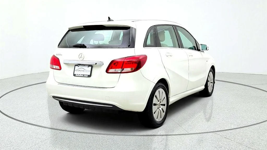 Used 2017 Cirrus White Mercedes-Benz B-Class B 250e Hatchback w/ Heated Seats & Blind Spot Assist image 5