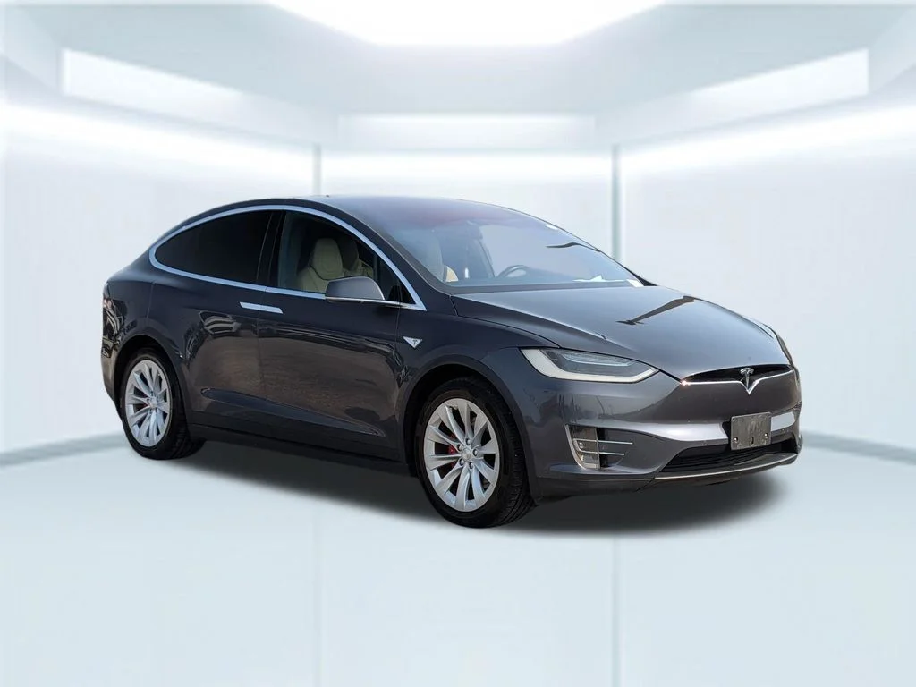 Used 2016 Gray Tesla P90D image 8