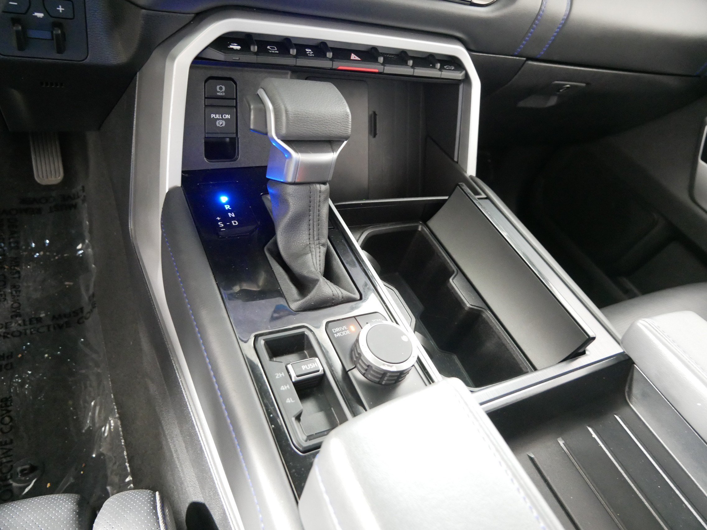 2025 Toyota Tundra Platinum - Photo 24