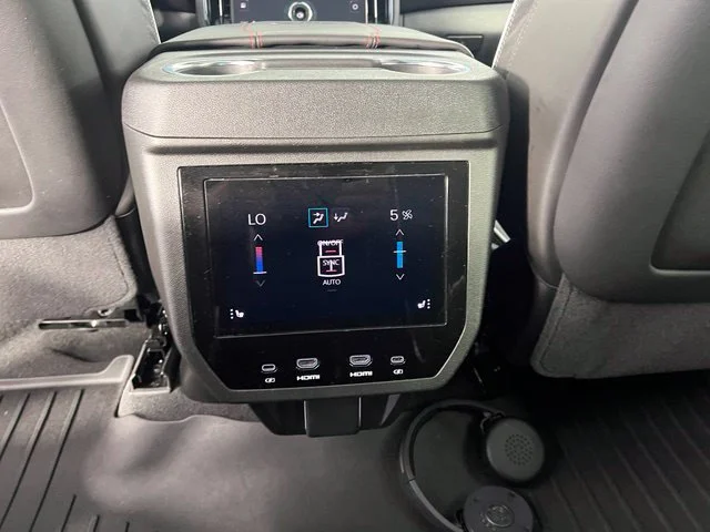 2025 GMC Yukon AT4 Ultimate - Photo 35