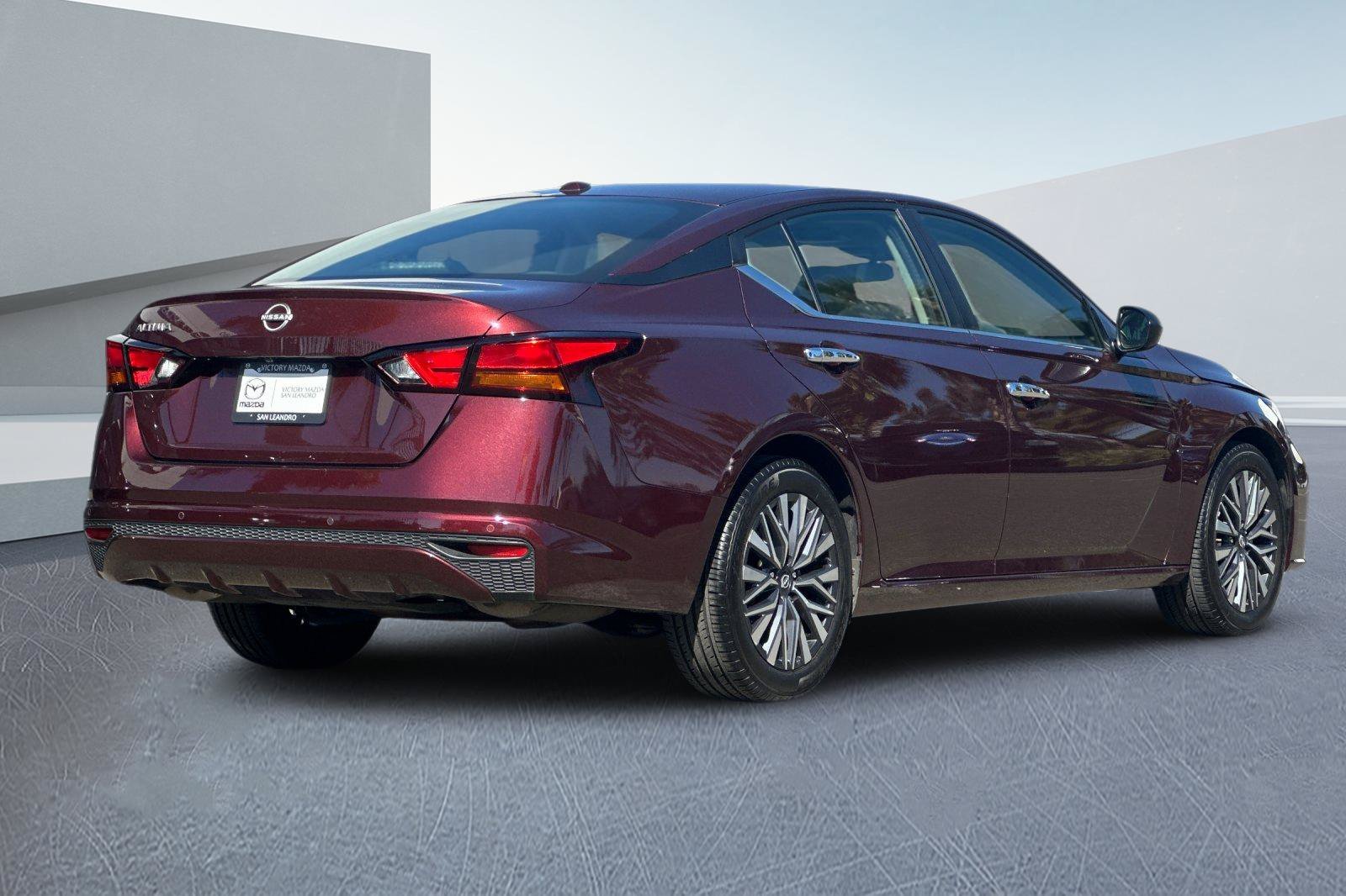 Used 2025  Nissan 2.5 SV image 4