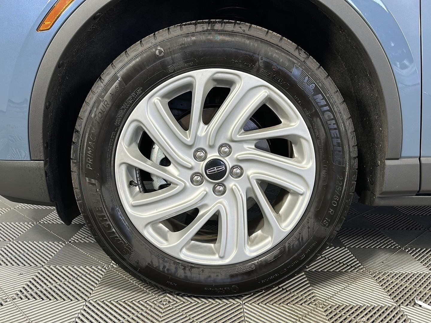 Used 2024 Whisper Blue Metallic Clearcoat Lincoln Premiere image 6