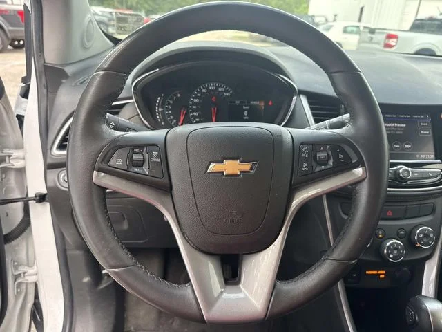 Used 2022 Summit White Chevrolet LT image 39