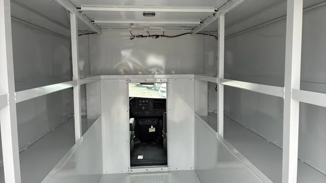 New 2025 Summit White Chevrolet 1WT image 18