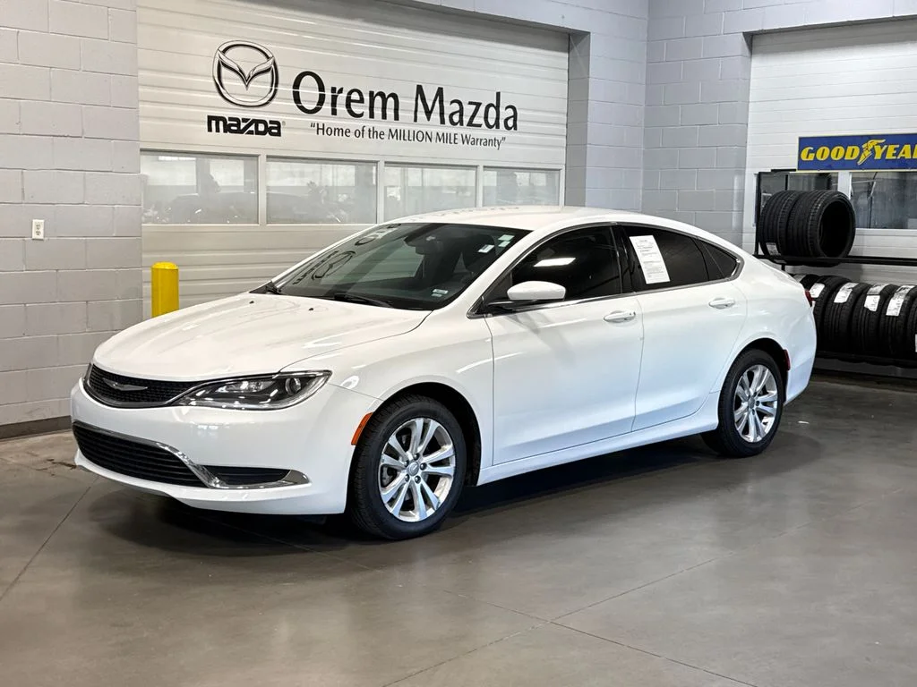 2015 Chrysler 200 Limited's photo
