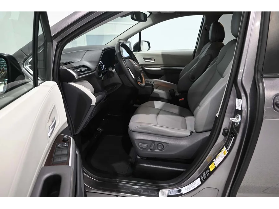 Used 2021 GRAY Toyota XLE Mobility Handicap Van image 13