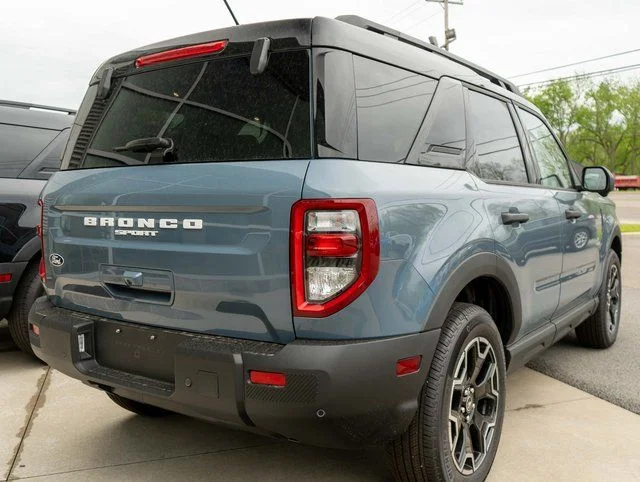 New 2026 Azure Gray Metallic Tri-Coat Ford Outer Banks® image 5