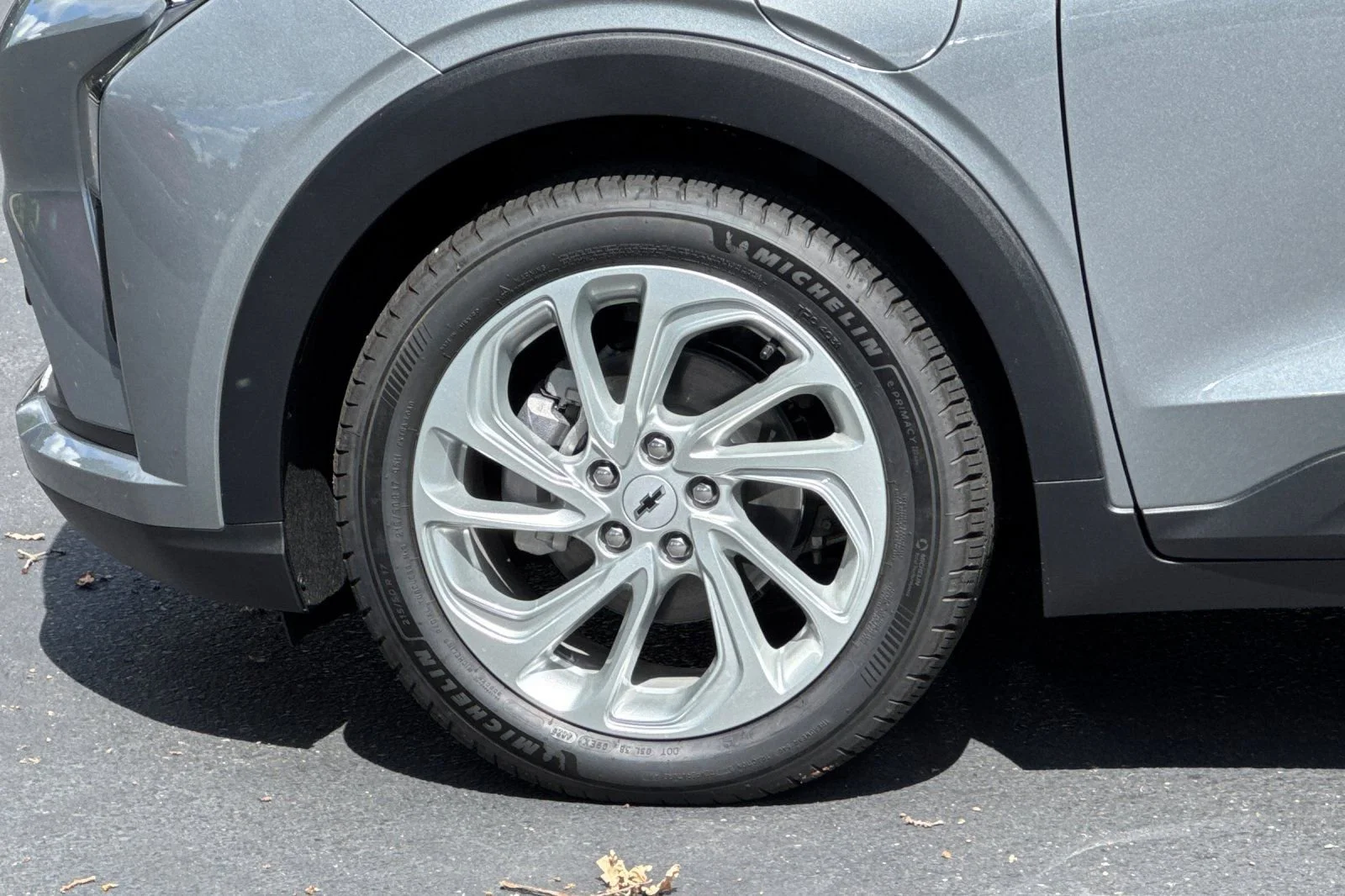 New 2027 Sterling Grey Metallic Chevrolet LT image 23