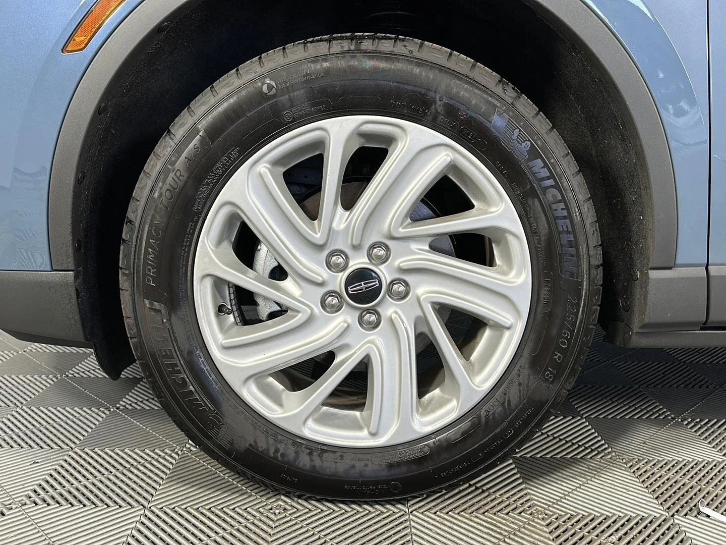 Used 2024 Whisper Blue Metallic Clearcoat Lincoln Premiere image 6