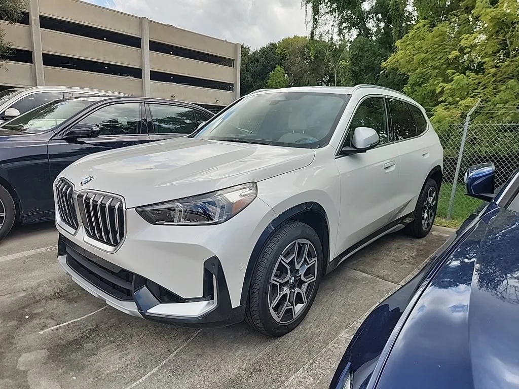 Used 2023 Mineral White Metallic BMW xDrive28i image 1