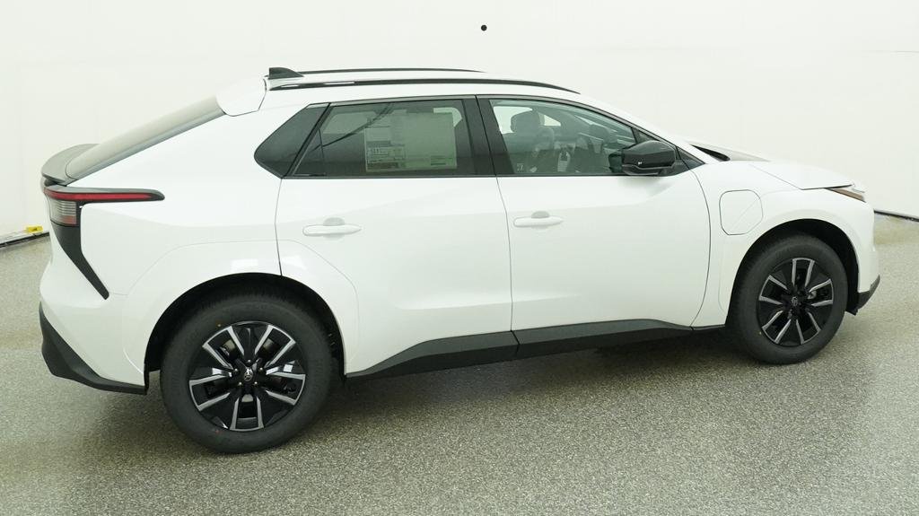 New 2027 Wind Chill Pearl Toyota XLE image 16