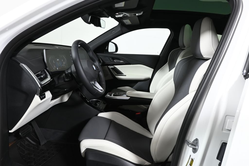 New 2027 Alpine White BMW xDrive28i image 3