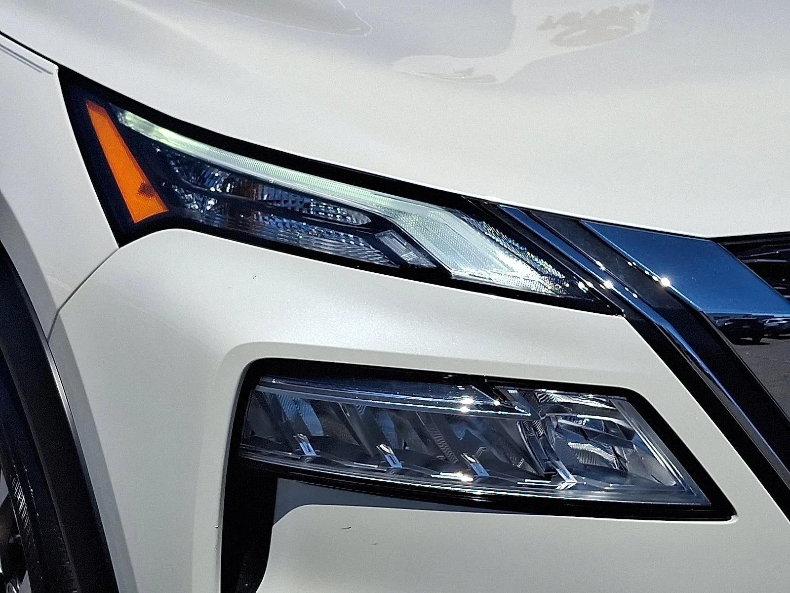Used 2021 Pearl White Tricoat Nissan SV image 10