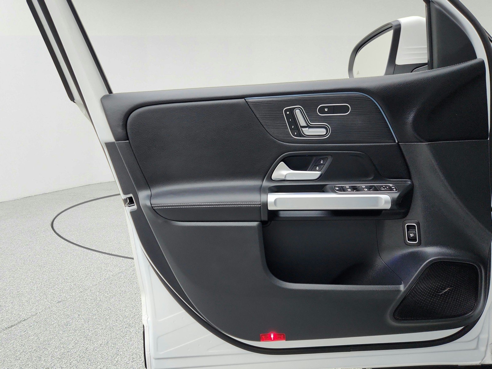 Certified Used 2026 Polar White Mercedes-Benz GLB 250 image 24