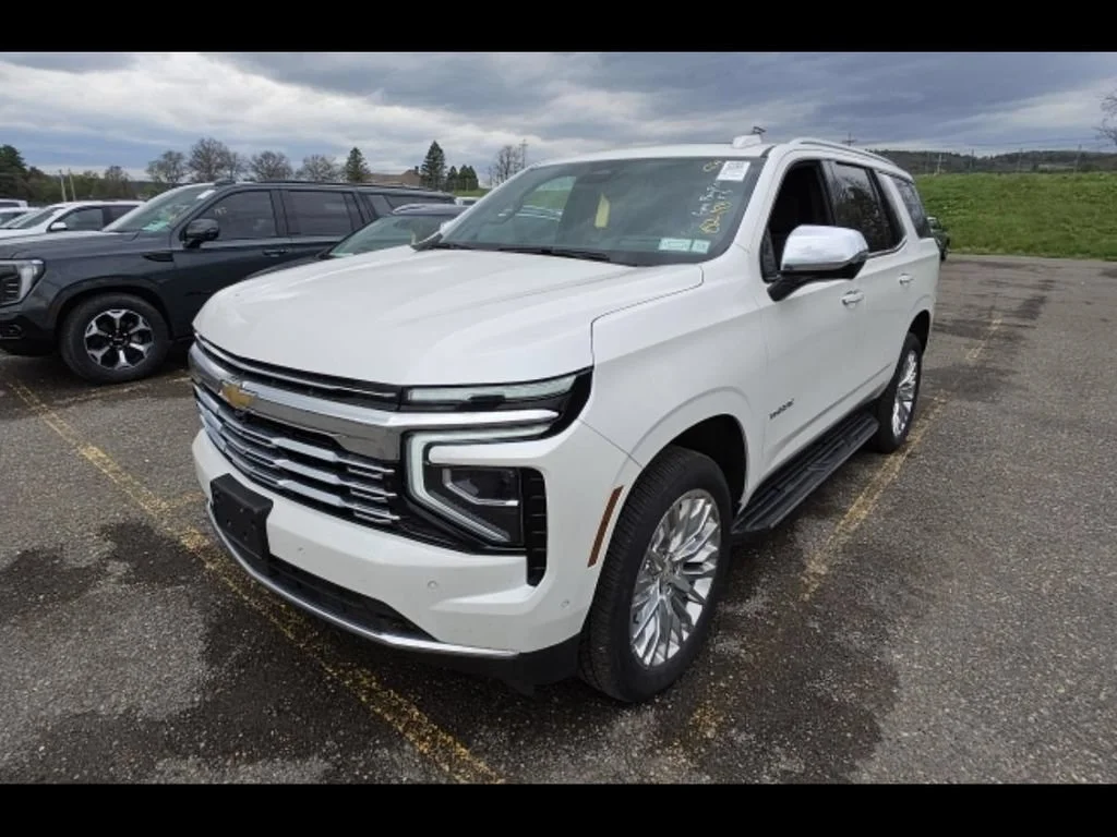 Used 2025 Iridescent Pearl Tricoat Chevrolet Premier image 2