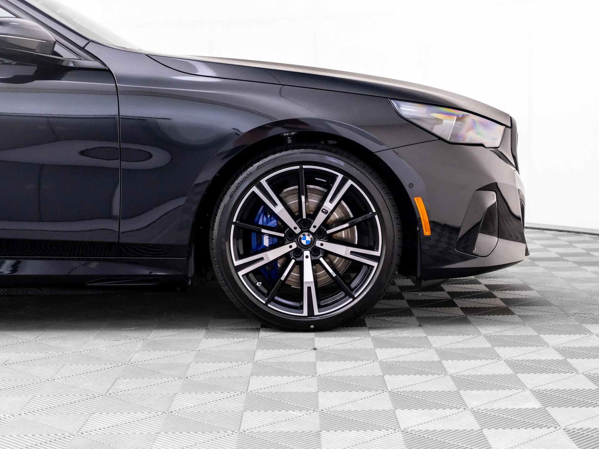 New 2027 Dk. BMW 550e xDrive image 35