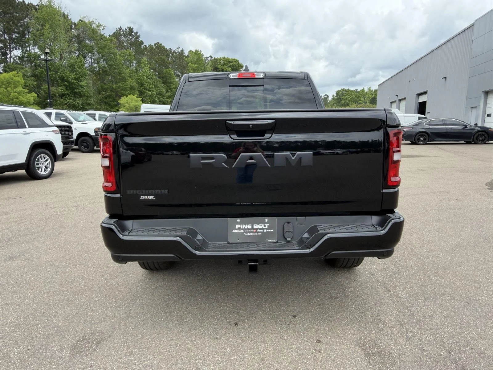 New 2026 Diamond Black Crystal Pearl-Coat Exterior Paint RAM Big Horn image 5