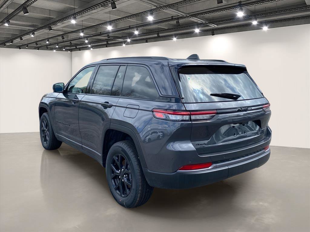 New 2026 Baltic Gray Metallic Clear-Coat Exterior Paint Jeep Altitude image 3