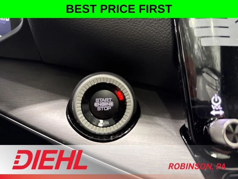 New 2026 Bright White Clear-Coat Exterior Paint Jeep Limited Altitude image 33