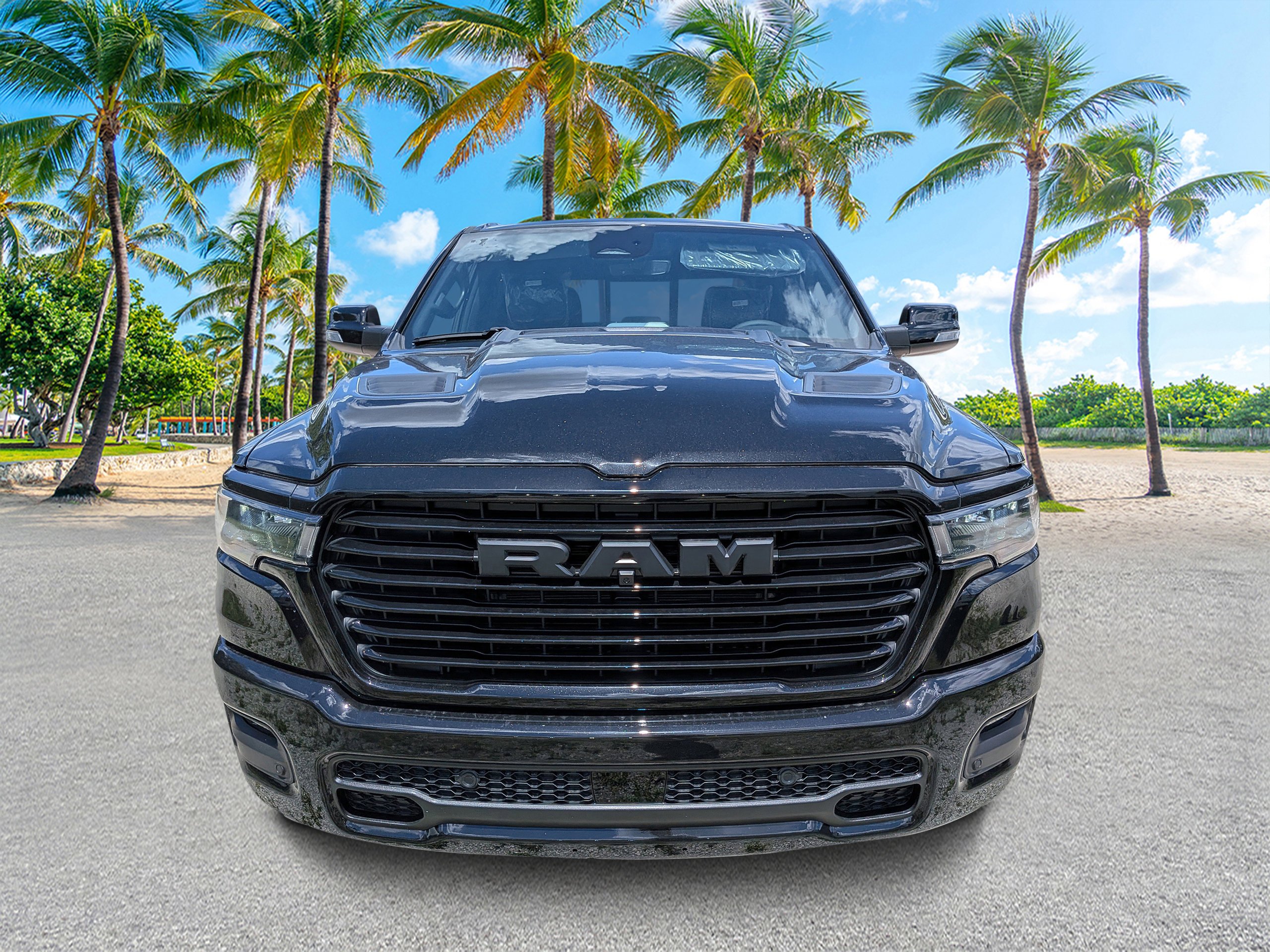 New 2026 Diamond Black Crystal Pearl-Coat Exterior Paint RAM Laramie image 8
