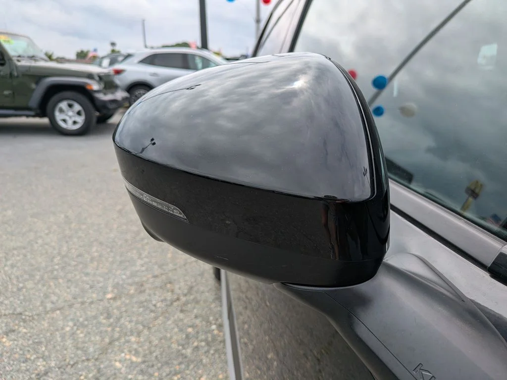 Used 2025 Super Black Nissan SR image 13