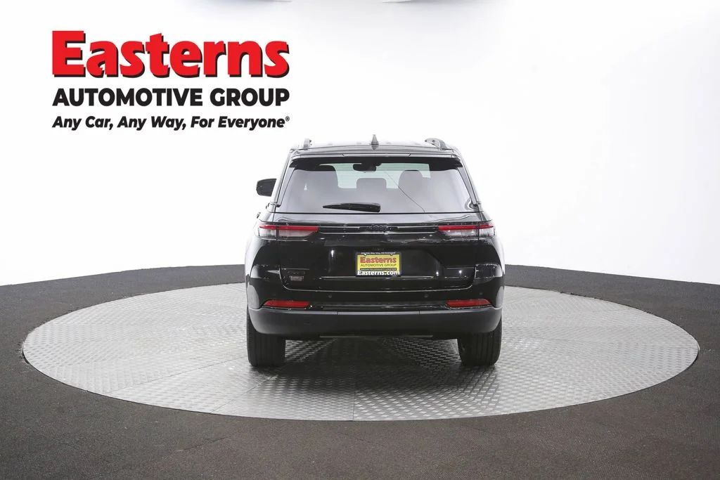 Used 2024 Black Jeep Altitude image 38