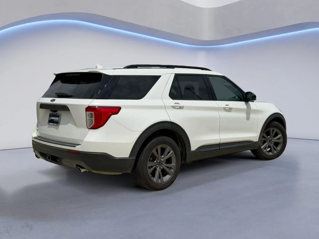 Used 2022 Star White Metallic Tri-Coat Ford XLT image 6