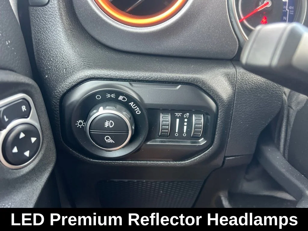 Used 2021 Silver Jeep Mojave image 28