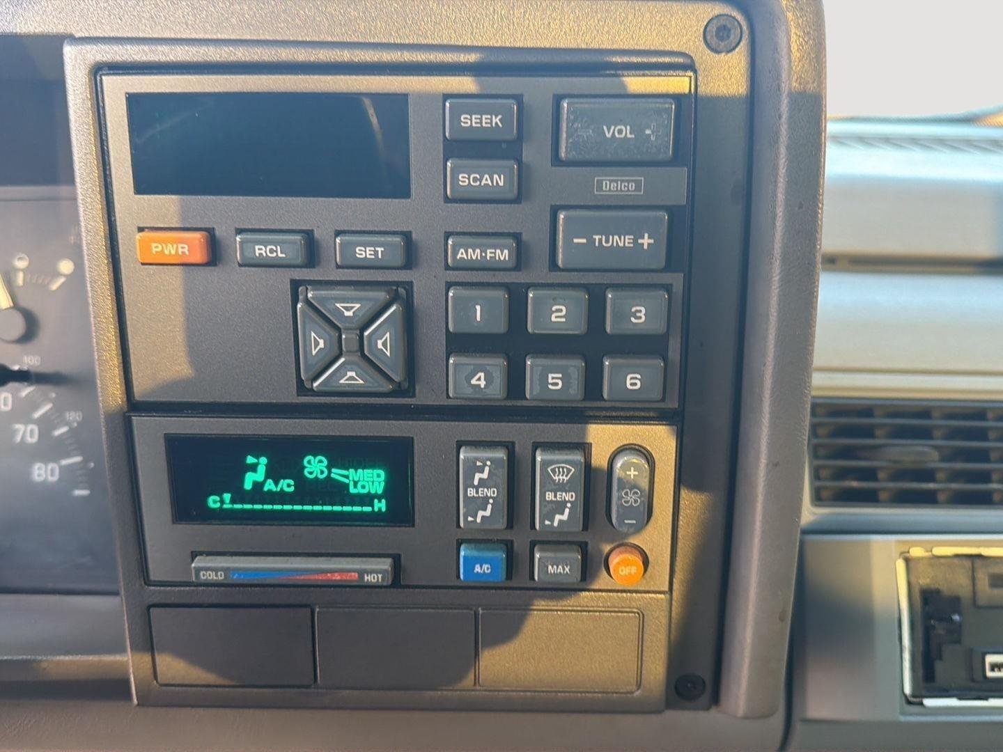 Used 1994 GREEN Chevrolet base image 13