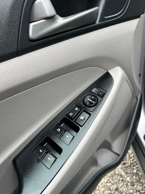 Used 2018 Molten Silver Hyundai SEL image 12