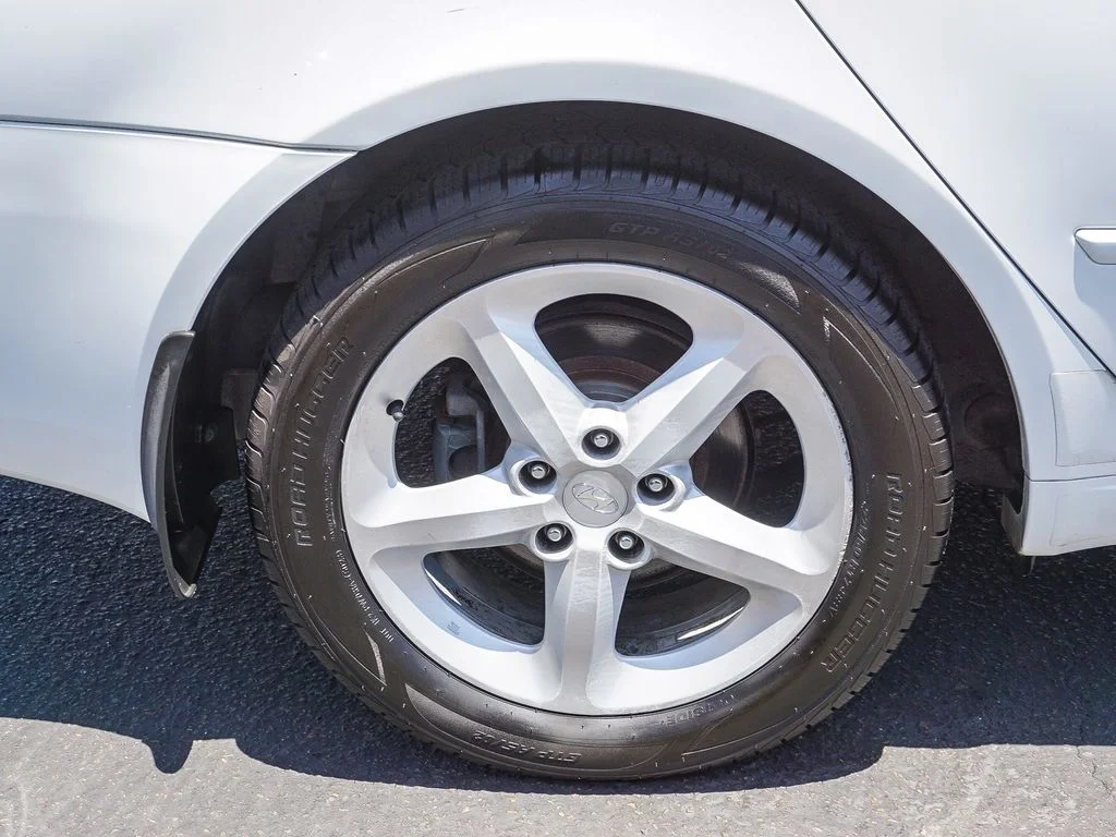 Used 2006 White Hyundai GLS V6 image 8