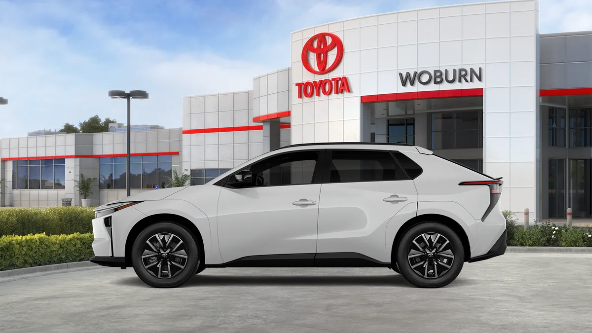 2026 Toyota bZ XLE - Photo 12