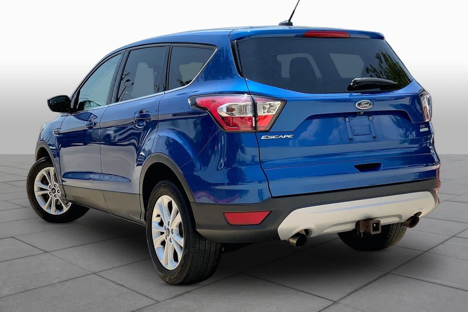Used 2017 Lightning Blue Metallic Ford SE image 12