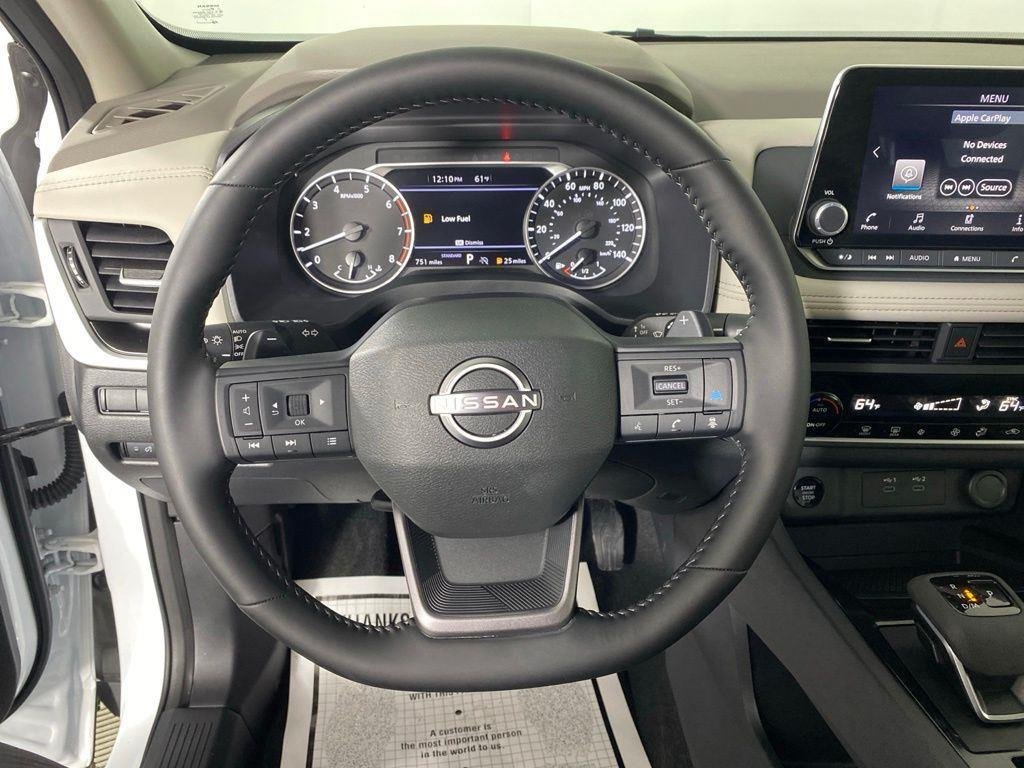 Used 2025 White Pearl Nissan SV image 11