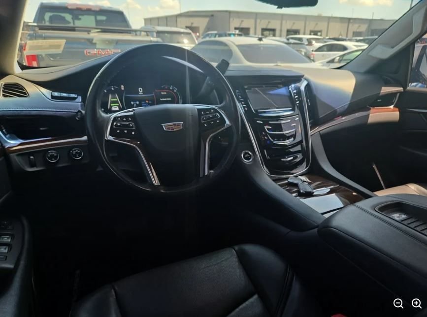 Used 2019 Silver Cadillac Luxury image 5