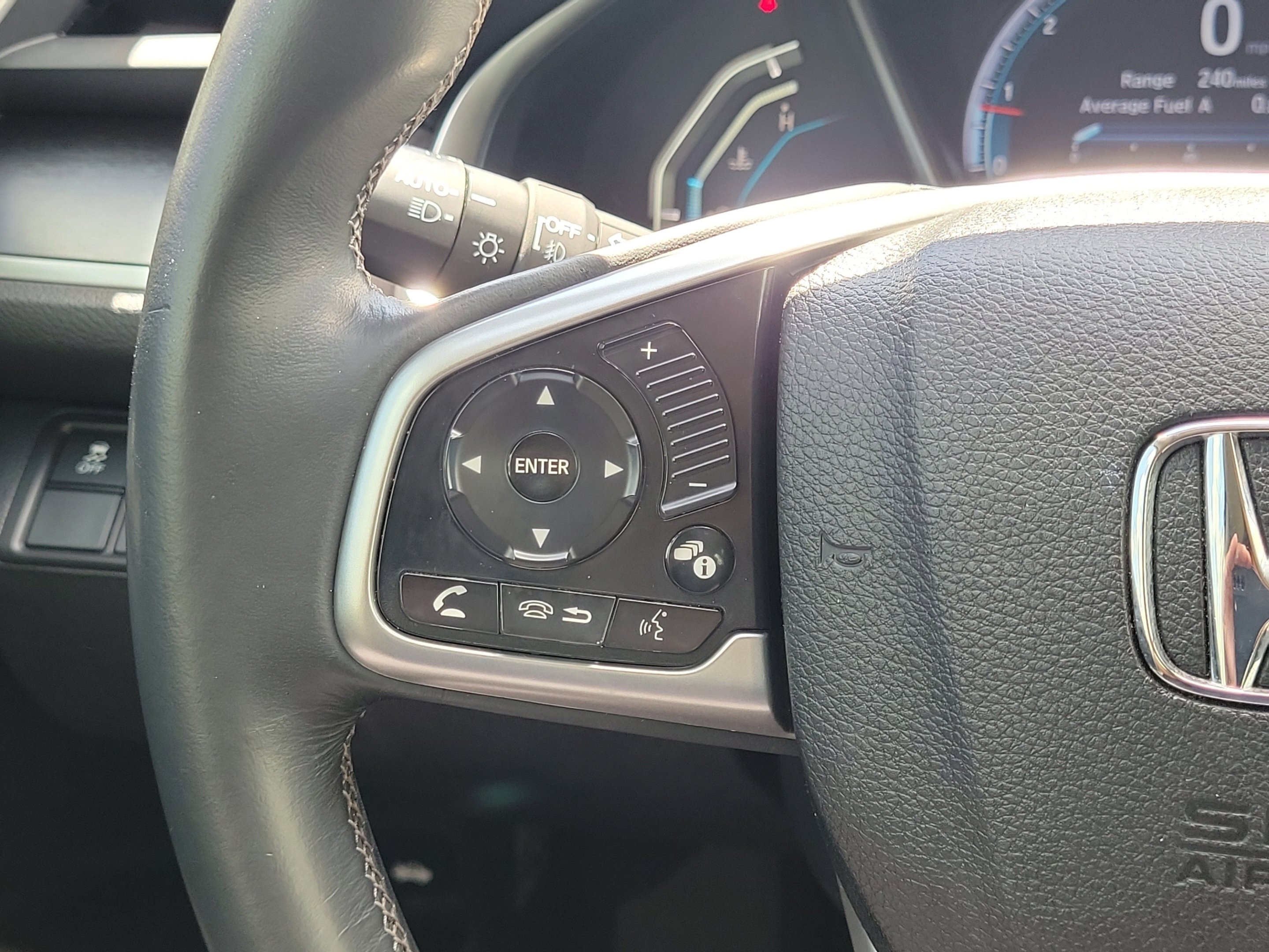 Used 2018 Silver Metallic Honda EX-L image 31