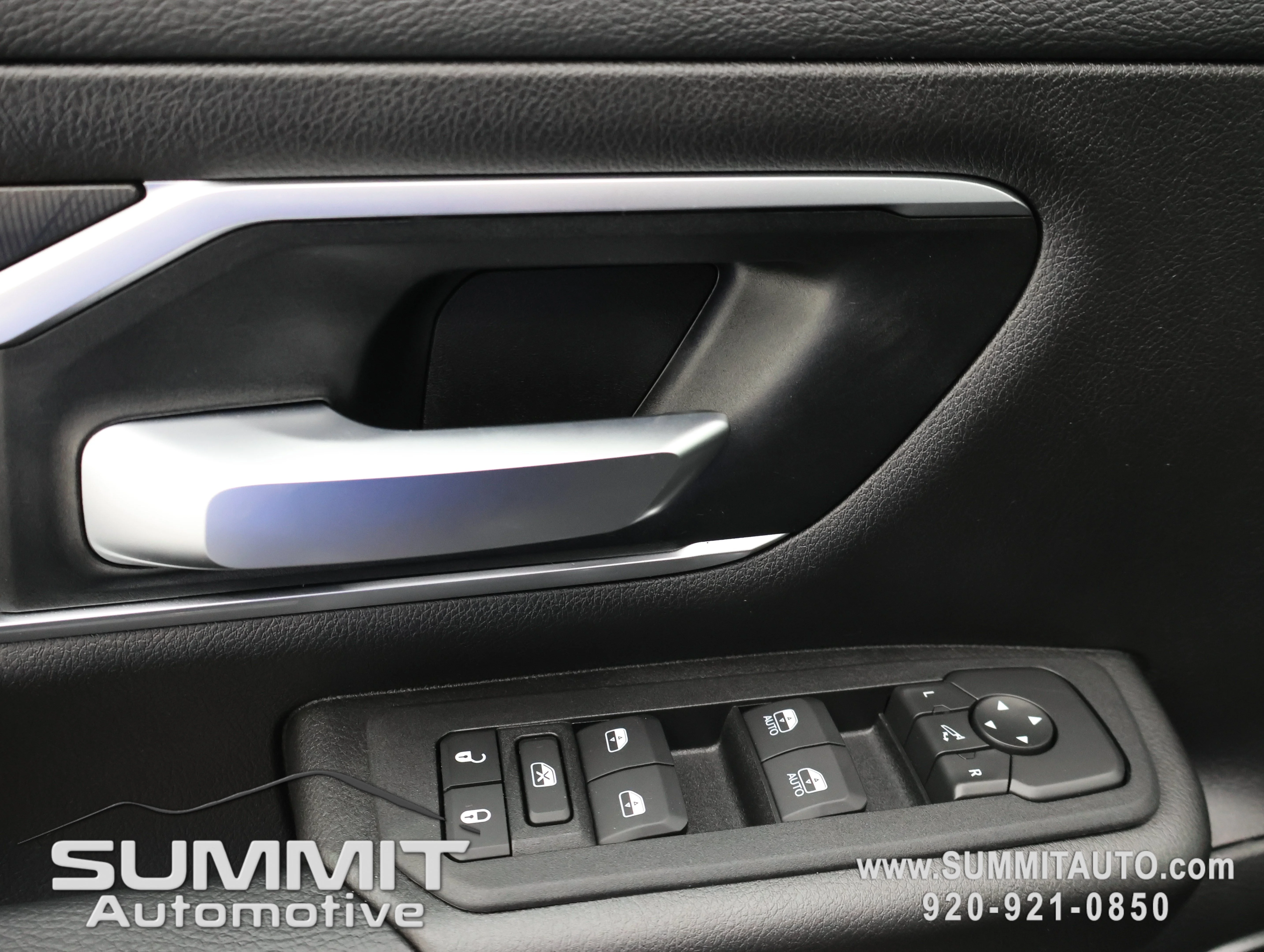 New 2026 Diamond Black Crystal Pearl-Coat Exterior Paint RAM Big Horn/Lone Star image 41