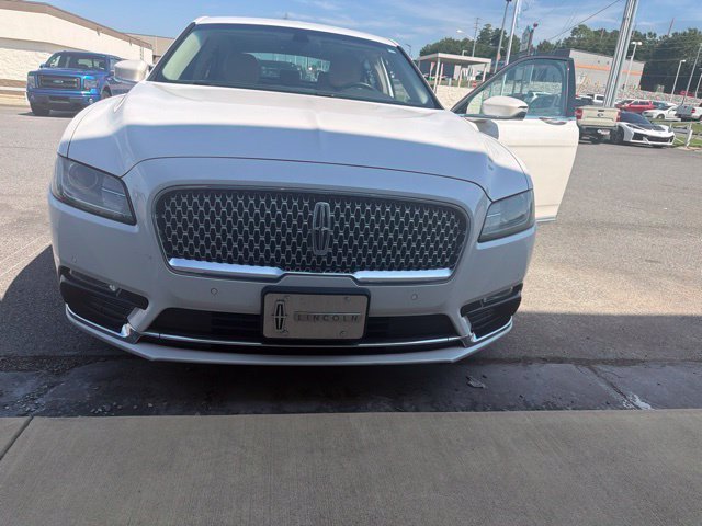 Used 2017 White Lincoln Premiere image 16
