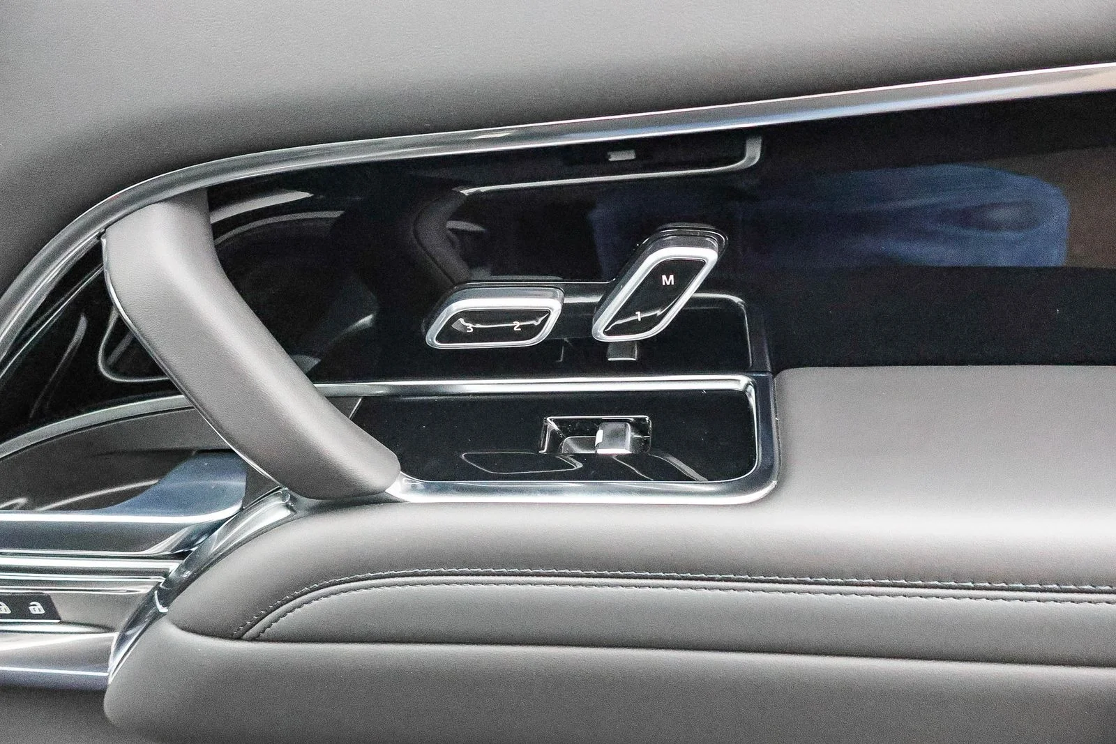 2025 Land Rover Range Rover SE - Photo 19