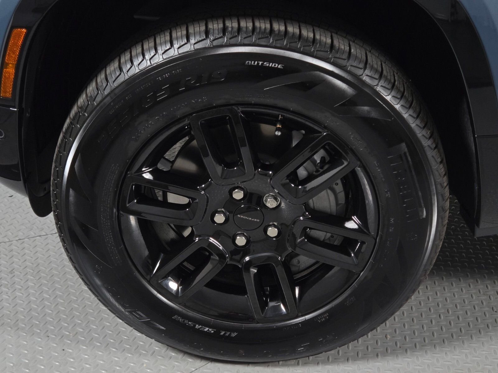 New 2026 Tasman Blue Land Rover X-Dynamic SE image 9