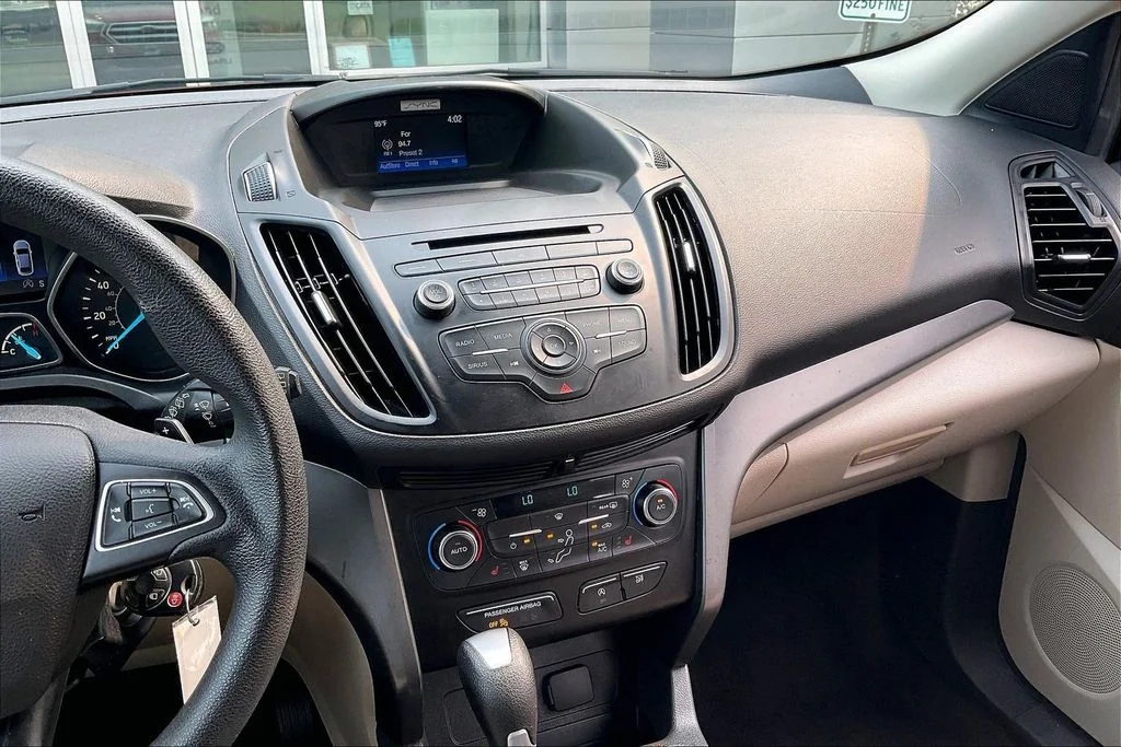 Used 2017 Red Ford SE image 6