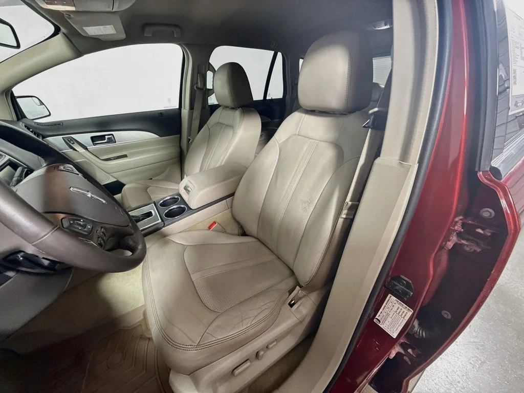Used 2014 Ruby Red Metallic Tinted Clearcoat Lincoln Base image 19