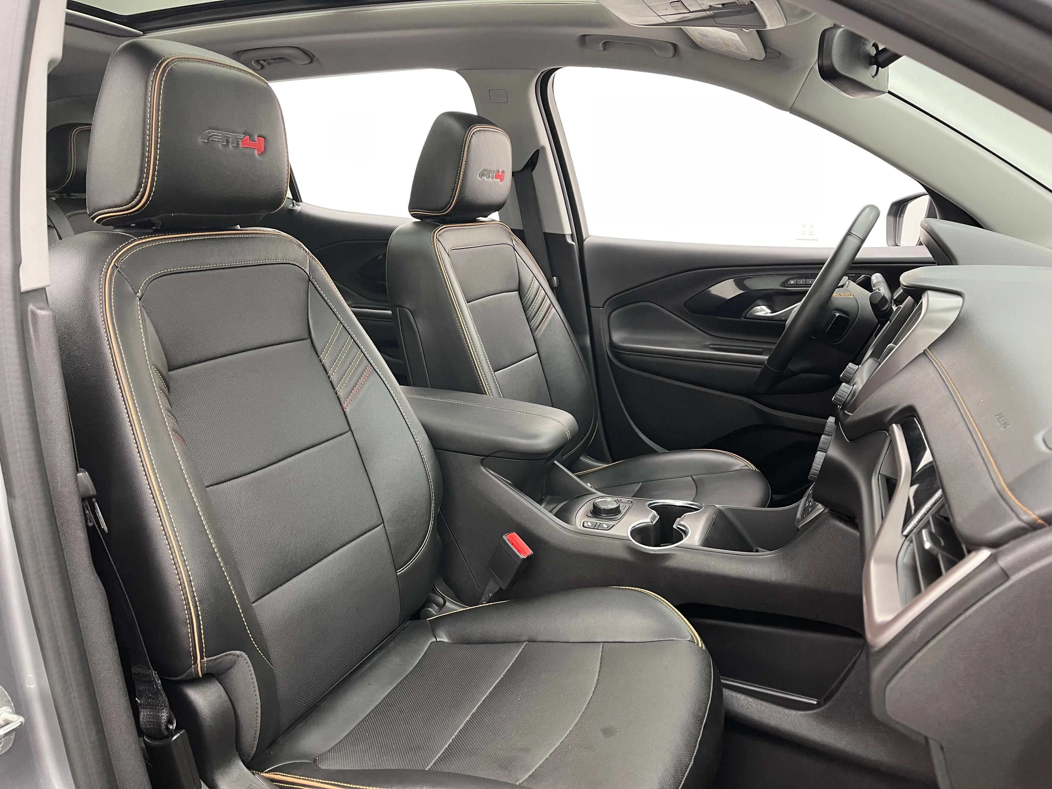 Used 2024 Sterling Metallic GMC AT4 image 34