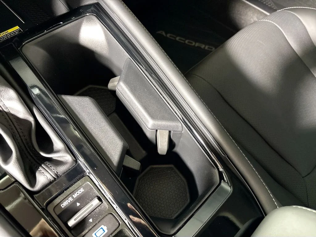 Used 2025 White Honda Touring image 15