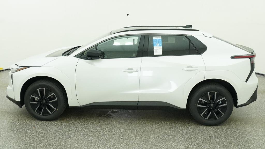 New 2026 Wind Chill Pearl Toyota XLE image 4