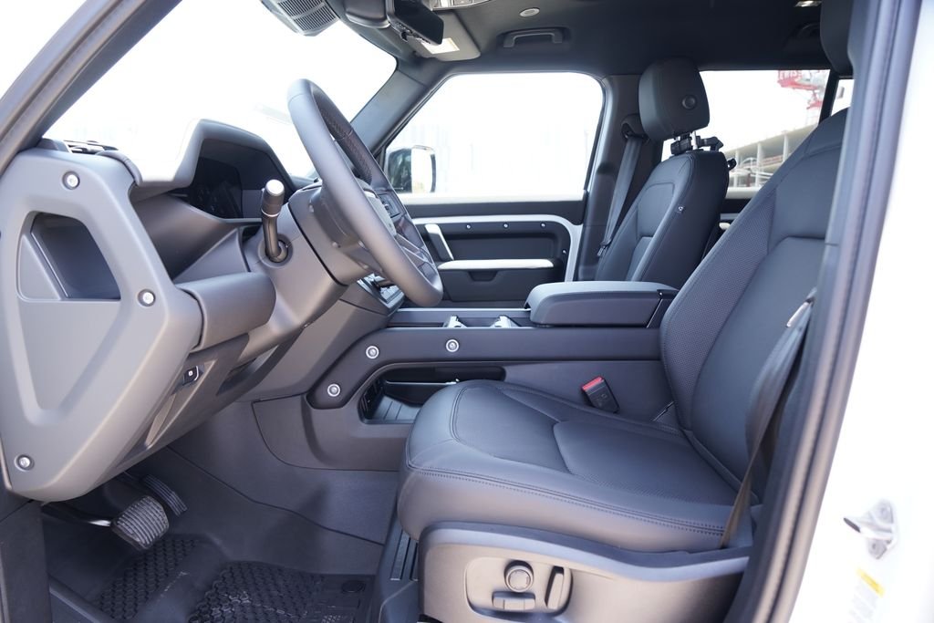 New 2026 Fuji White Land Rover X-Dynamic SE image 9