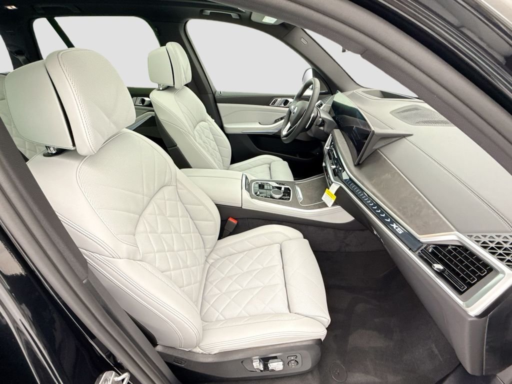 New 2026 Black Sapphire Metallic BMW xDrive50e image 19