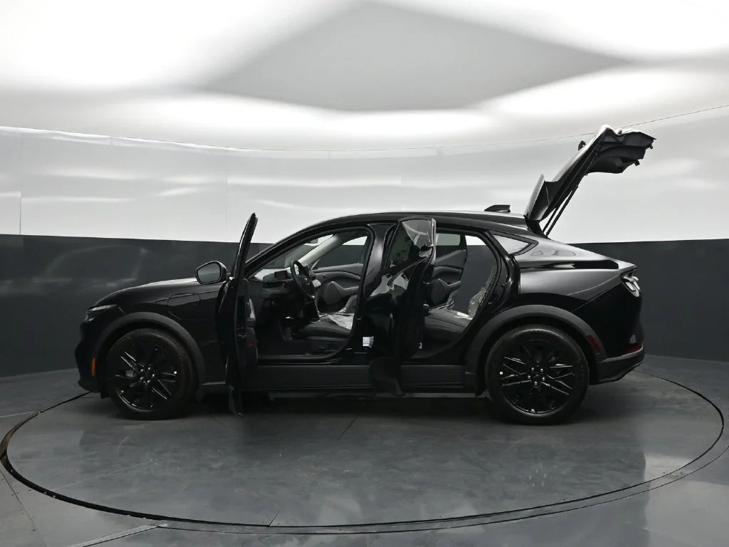 New 2026 Shadow Black Ford Select image 29