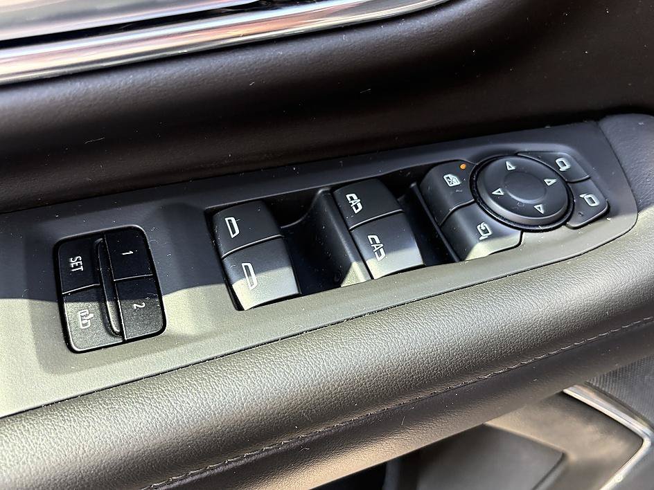 Used 2022 Black Chevrolet Z71 image 19