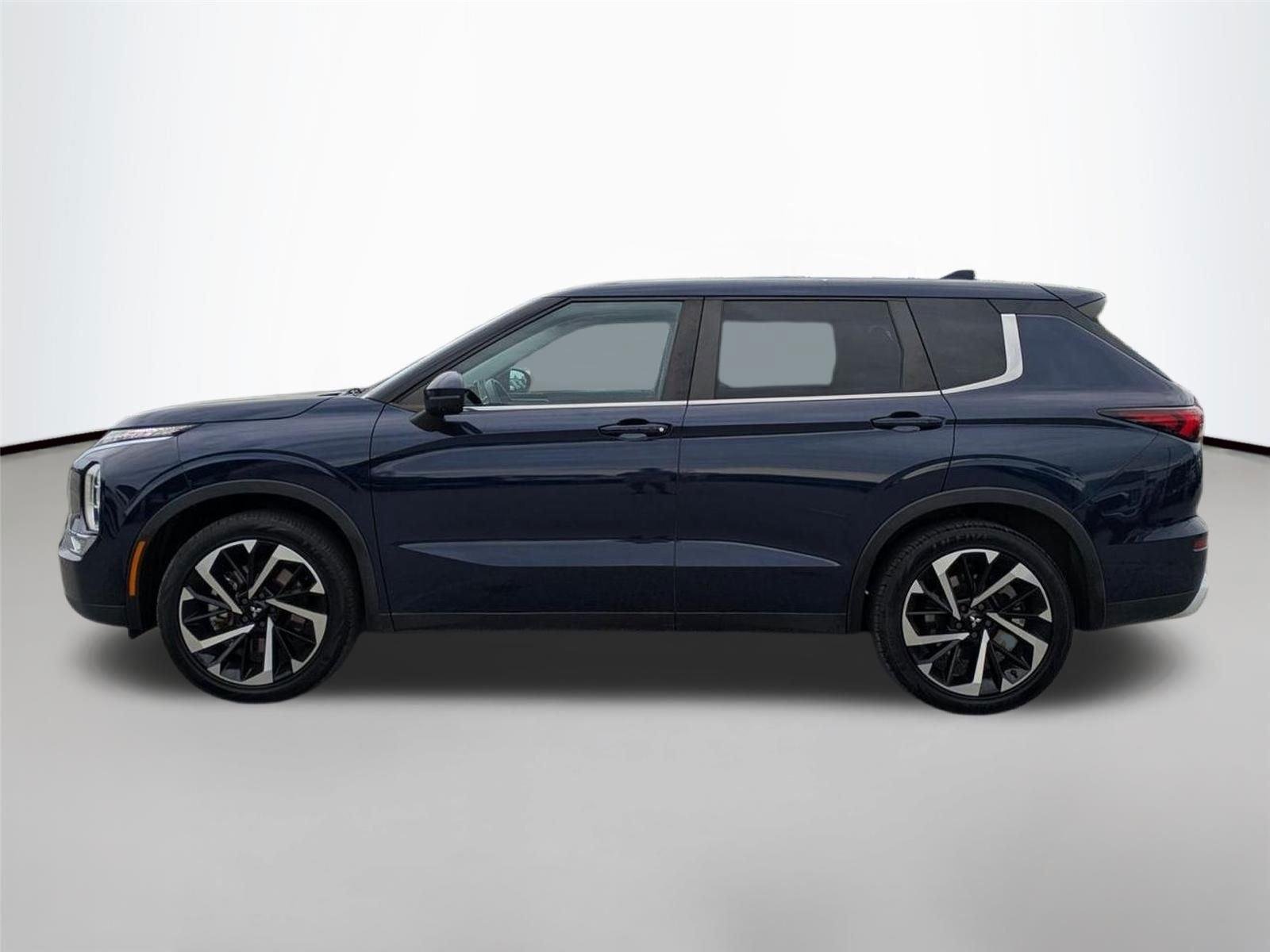 Used 2023 Cosmic Blue Metallic Mitsubishi SE image 8